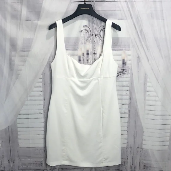 White mini dress - Picture 1 of 9